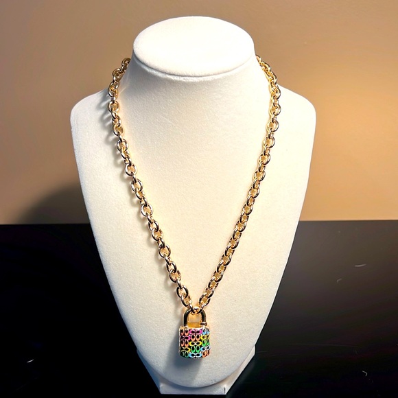 🔥 💯Authentic NWT Coach Necklace - Picture 1 of 4